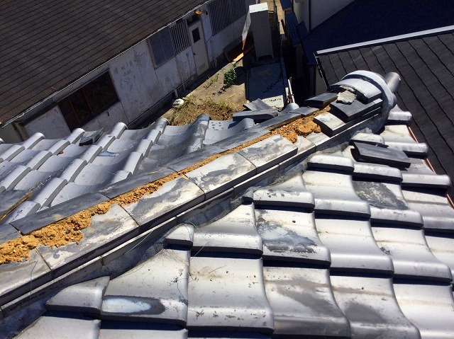 明石市の瓦屋根の雨漏り修理